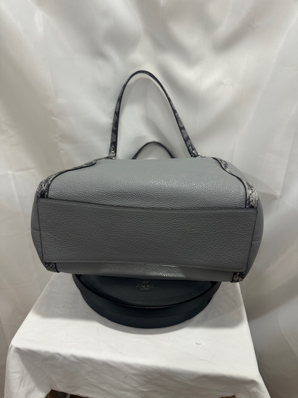 Coach Gray Pebbled Leather Shoulder Bag with Snake-Print Trim EUC - Picture 6 of 15